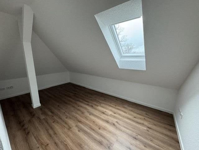 Prenájom bytu 5-izbový 140 m², Zwickauer Straße 483, Chemnitz, Sasko Prenájom bytu 5-izbový 140 m², Zwickauer Straße 483, Chemnitz, Sasko