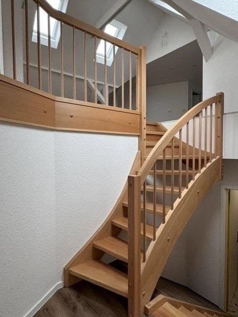 Prenájom bytu 5-izbový 140 m², Zwickauer Straße 483, Chemnitz, Sasko Prenájom bytu 5-izbový 140 m², Zwickauer Straße 483, Chemnitz, Sasko