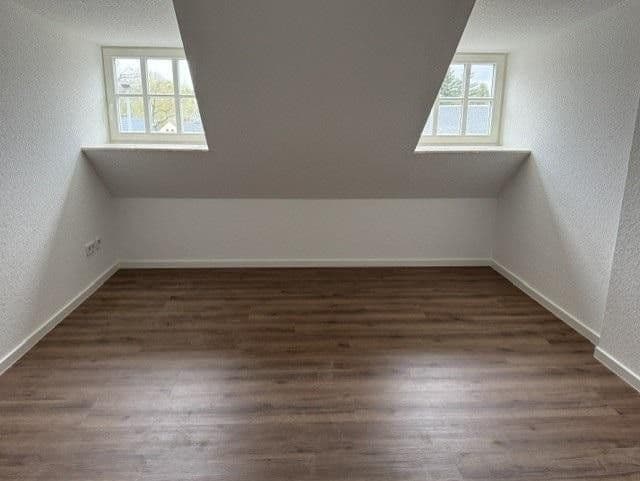 Prenájom bytu 5-izbový 140 m², Zwickauer Straße 483, Chemnitz, Sasko Prenájom bytu 5-izbový 140 m², Zwickauer Straße 483, Chemnitz, Sasko