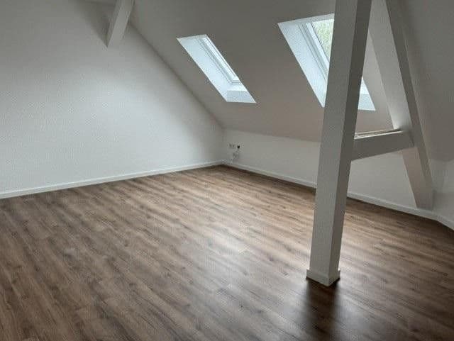 Prenájom bytu 5-izbový 140 m², Zwickauer Straße 483, Chemnitz, Sasko Prenájom bytu 5-izbový 140 m², Zwickauer Straße 483, Chemnitz, Sasko
