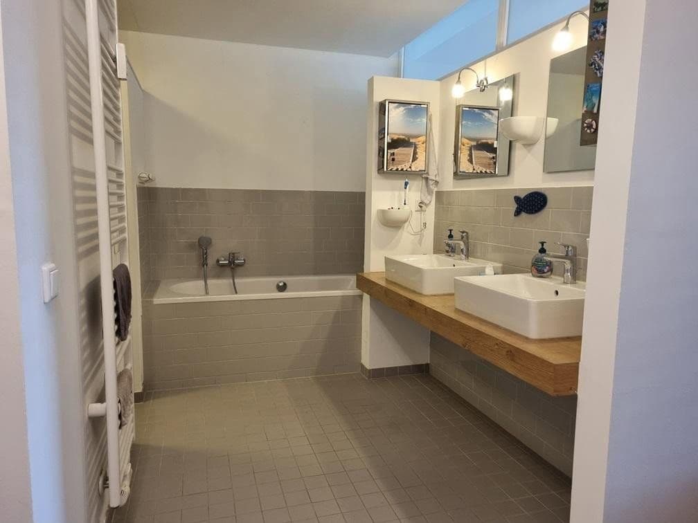 Prenájom bytu 2-izbový 135 m², Meineckestr. 52, Düsseldorf, Severné Porýnie - Westfálsko Prenájom bytu 2-izbový 135 m², Meineckestr. 52, Düsseldorf, Severné Porýnie - Westfálsko