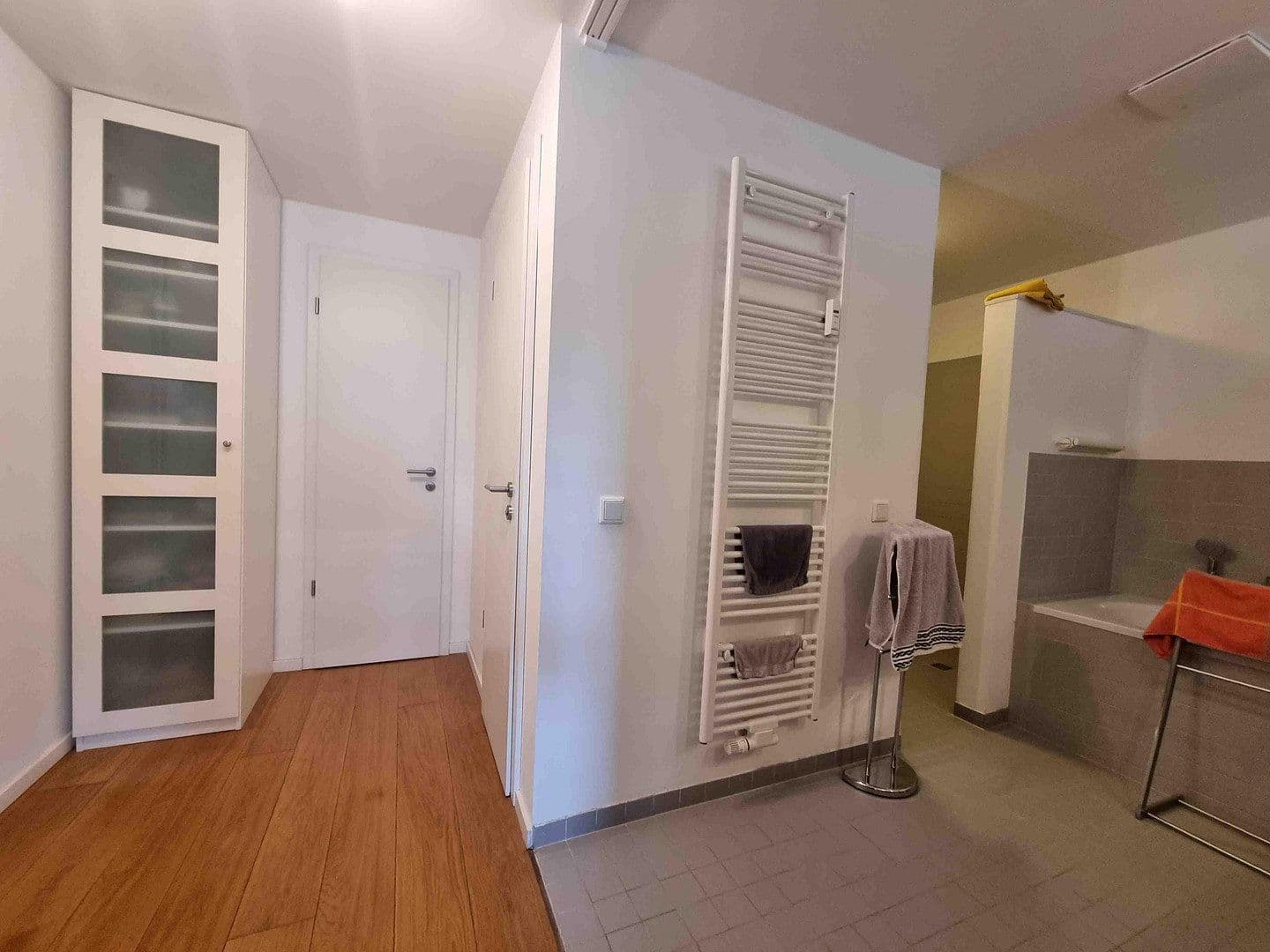 Prenájom bytu 2-izbový 135 m², Meineckestr. 52, Düsseldorf, Severné Porýnie - Westfálsko Prenájom bytu 2-izbový 135 m², Meineckestr. 52, Düsseldorf, Severné Porýnie - Westfálsko