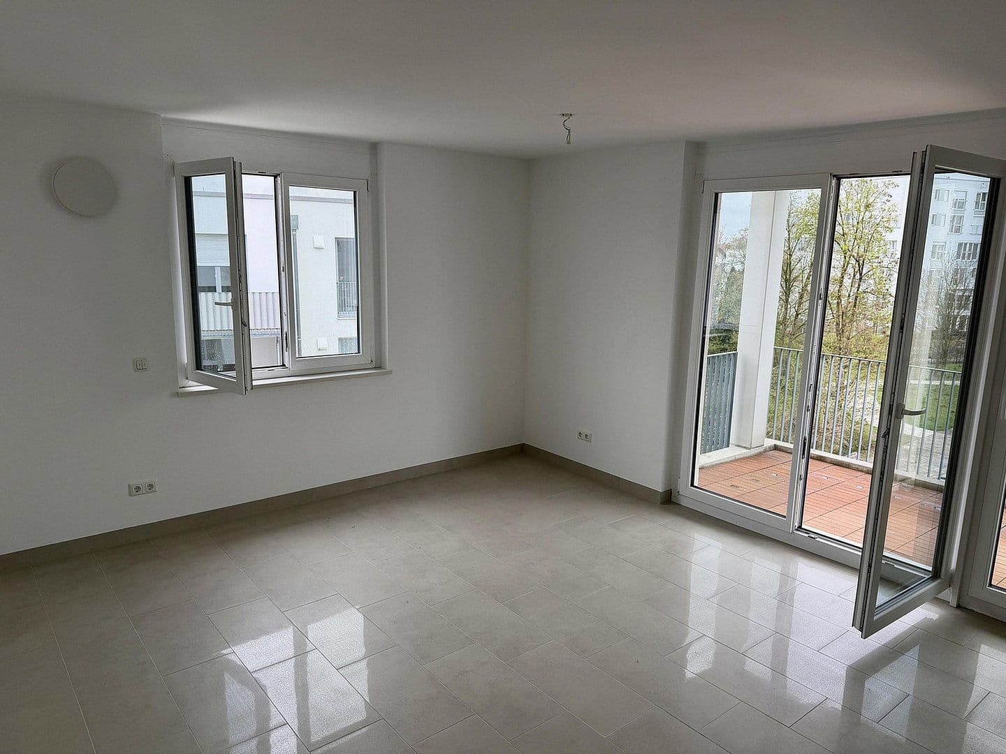 Prenájom bytu 2-izbový 60 m², Theresienbogen 23, Unterschleißheim, Bavorsko Prenájom bytu 2-izbový 60 m², Theresienbogen 23, Unterschleißheim, Bavorsko