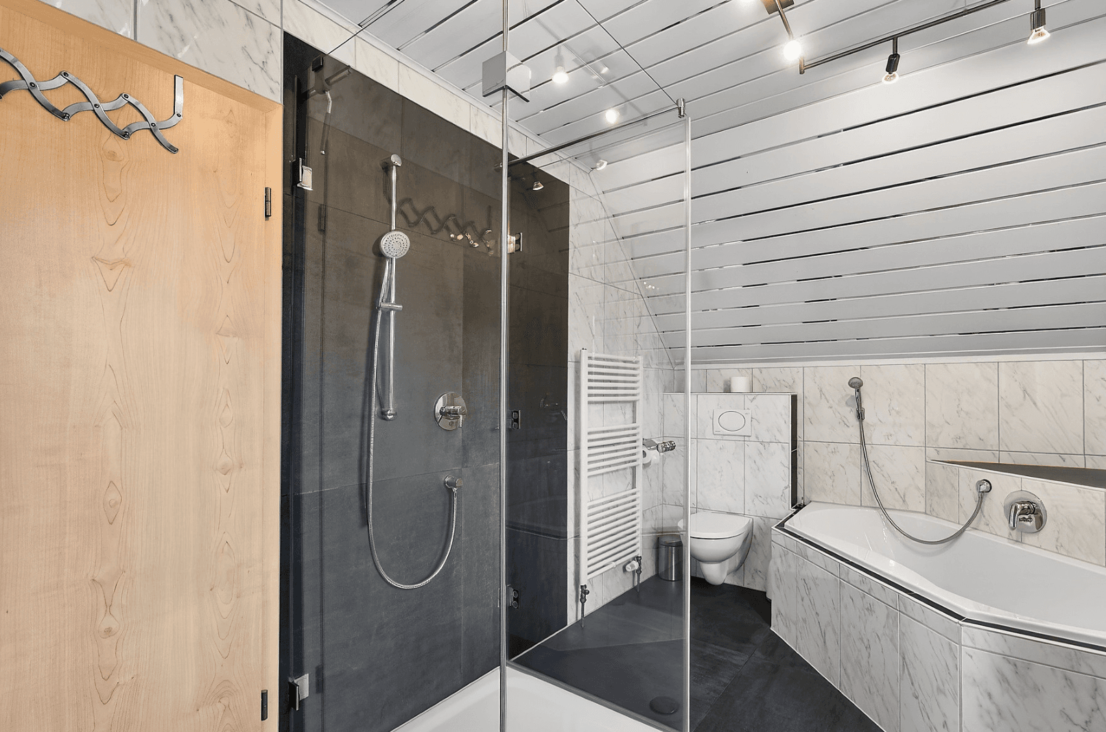 Predaj domu 225 m², pozemok 754 m², Bruckberg, Bavorsko Predaj domu 225 m², pozemok 754 m², Bruckberg, Bavorsko