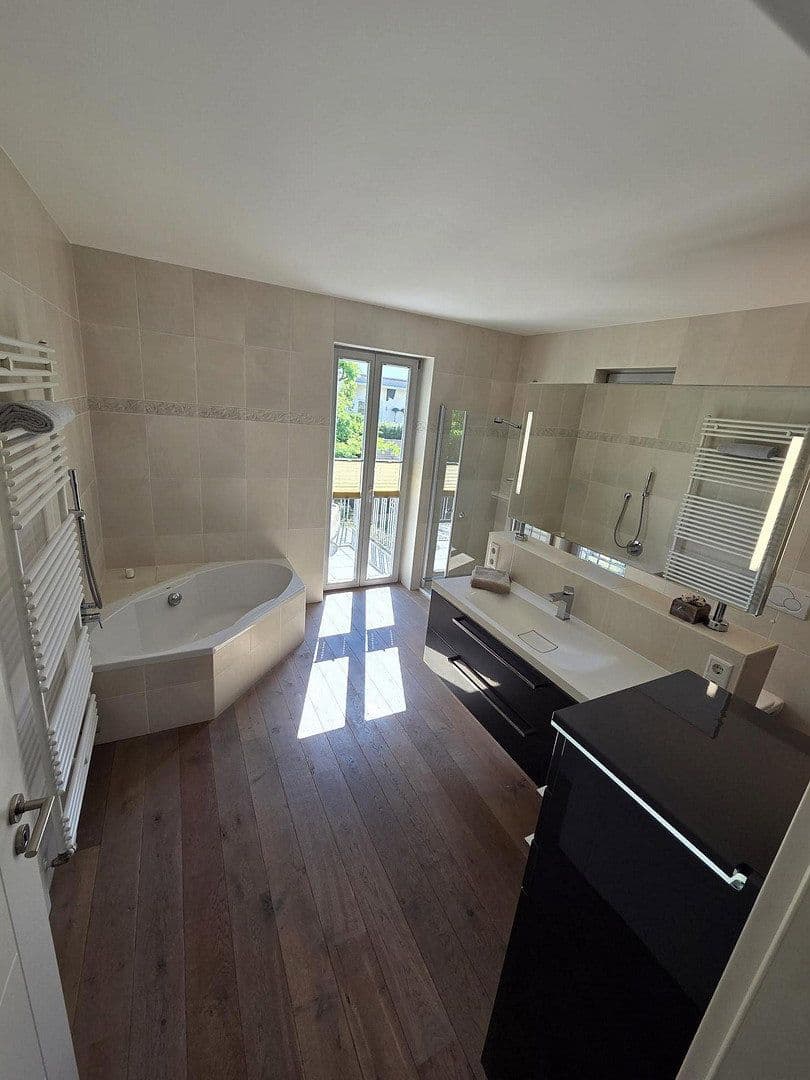 Predaj domu 505 m², pozemok 799 m², Bensheim, Hesensko Predaj domu 505 m², pozemok 799 m², Bensheim, Hesensko