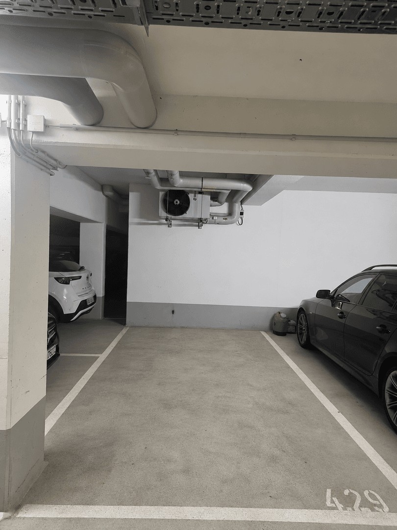 Prenájom garáže, Alt-Stralau 44, Berlin, Berlín Prenájom garáže, Alt-Stralau 44, Berlin, Berlín