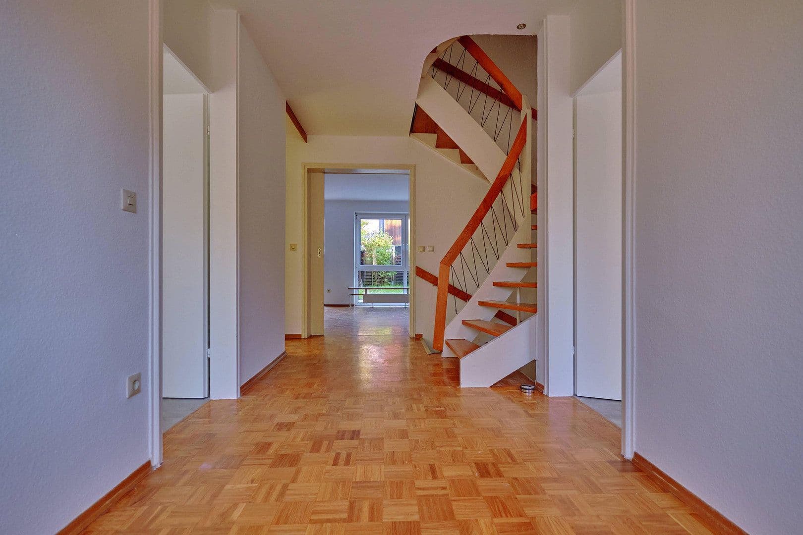 Prenájom domu 125 m², pozemok 149 m², München, Bavorsko Prenájom domu 125 m², pozemok 149 m², München, Bavorsko