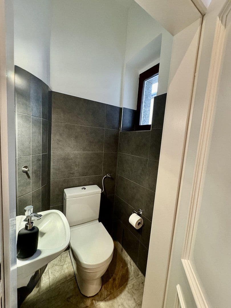 Prenájom bytu 3-izbový 80 m², Mönchengladbach, Severné Porýnie - Westfálsko Prenájom bytu 3-izbový 80 m², Mönchengladbach, Severné Porýnie - Westfálsko
