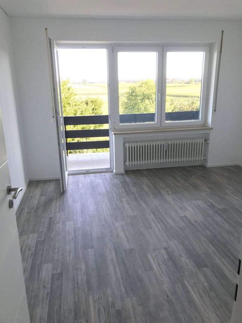 Prenájom bytu 4-izbový 91 m², Dinkelscherben, Bavorsko Prenájom bytu 4-izbový 91 m², Dinkelscherben, Bavorsko