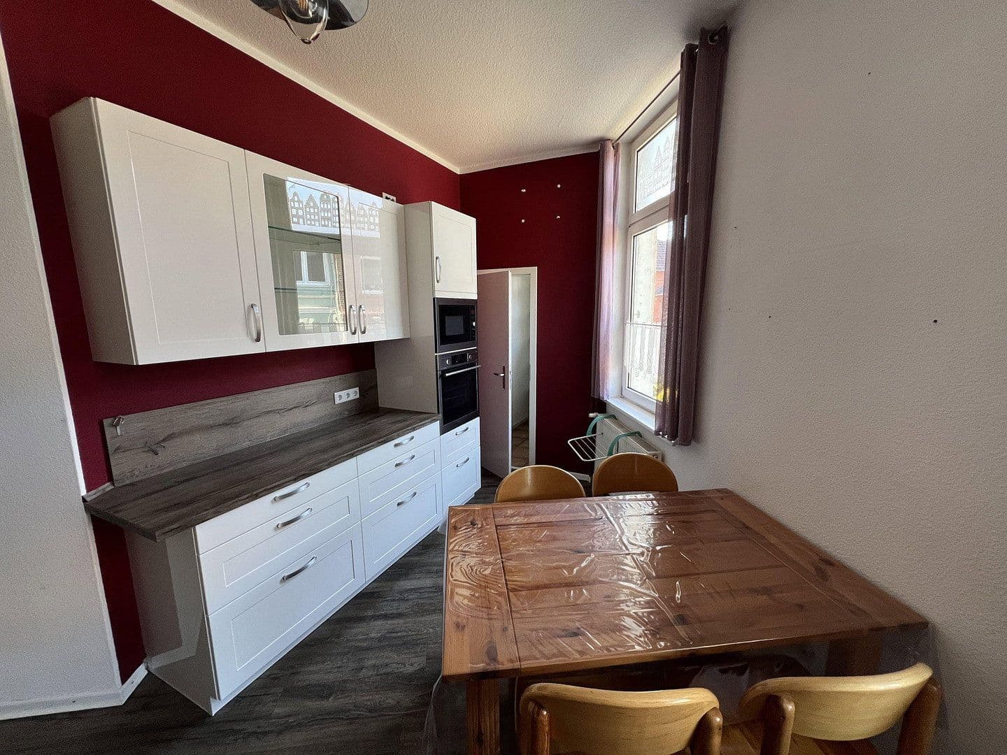 Prenájom bytu 3-izbový 125 m², Johannesstr. 08, Helmstedt, Dolné Sasko Prenájom bytu 3-izbový 125 m², Johannesstr. 08, Helmstedt, Dolné Sasko
