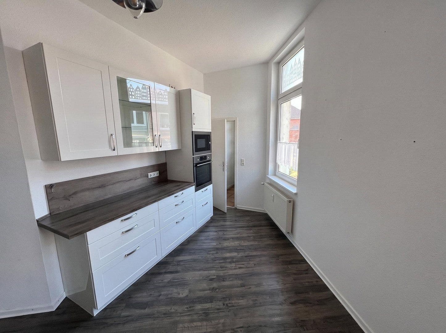 Prenájom bytu 3-izbový 125 m², Johannesstr. 08, Helmstedt, Dolné Sasko Prenájom bytu 3-izbový 125 m², Johannesstr. 08, Helmstedt, Dolné Sasko