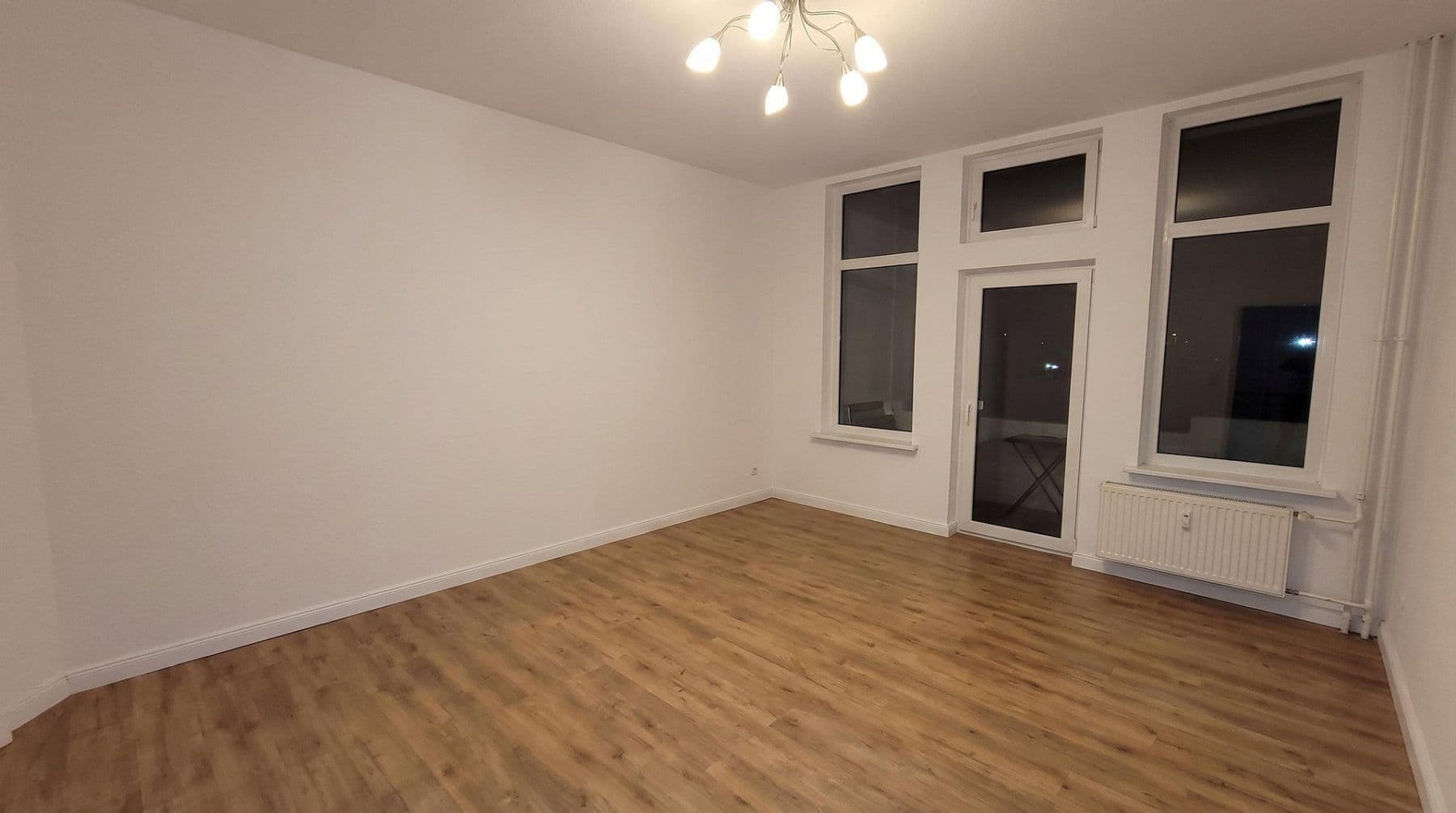 Prenájom bytu 3-izbový 125 m², Johannesstr. 08, Helmstedt, Dolné Sasko Prenájom bytu 3-izbový 125 m², Johannesstr. 08, Helmstedt, Dolné Sasko