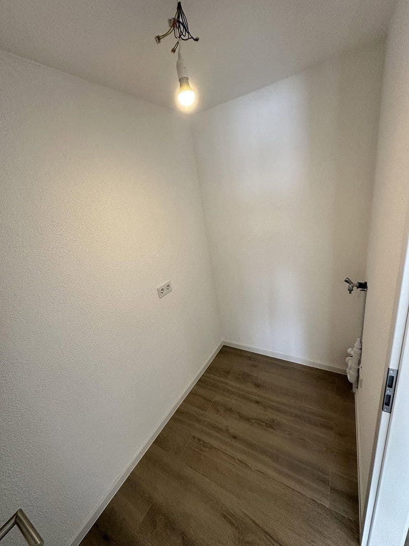Prenájom bytu 3-izbový 97 m², Rhönstraße 3A, Ronneburg, Hesensko Prenájom bytu 3-izbový 97 m², Rhönstraße 3A, Ronneburg, Hesensko