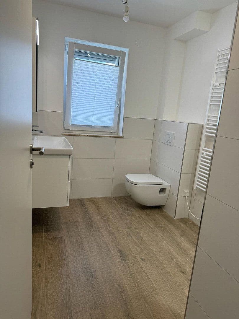 Prenájom bytu 3-izbový 97 m², Rhönstraße 3A, Ronneburg, Hesensko Prenájom bytu 3-izbový 97 m², Rhönstraße 3A, Ronneburg, Hesensko