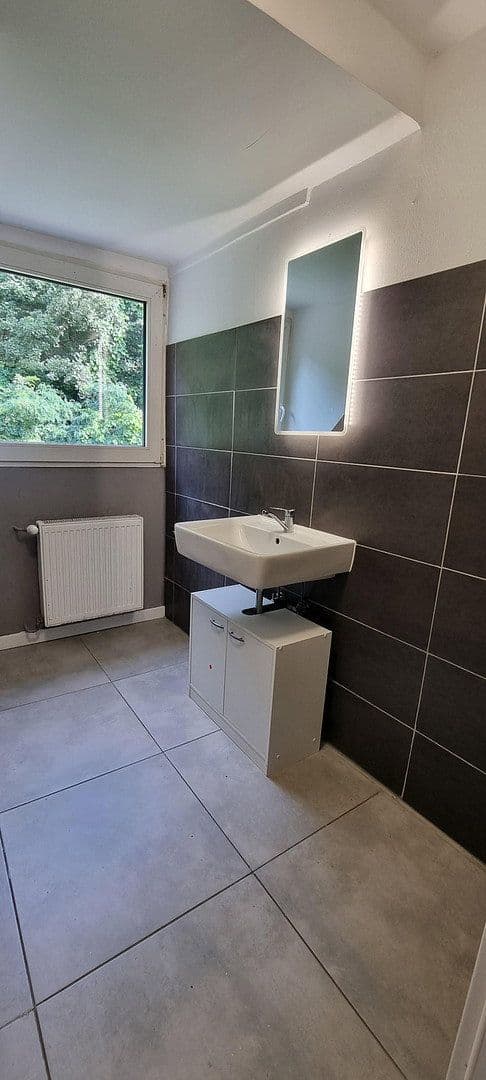 Prenájom bytu 4-izbový 103 m², Anilinstr. 30, Wuppertal, Severné Porýnie - Westfálsko Prenájom bytu 4-izbový 103 m², Anilinstr. 30, Wuppertal, Severné Porýnie - Westfálsko