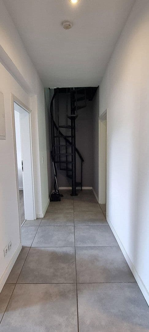 Prenájom bytu 4-izbový 103 m², Anilinstr. 30, Wuppertal, Severné Porýnie - Westfálsko Prenájom bytu 4-izbový 103 m², Anilinstr. 30, Wuppertal, Severné Porýnie - Westfálsko