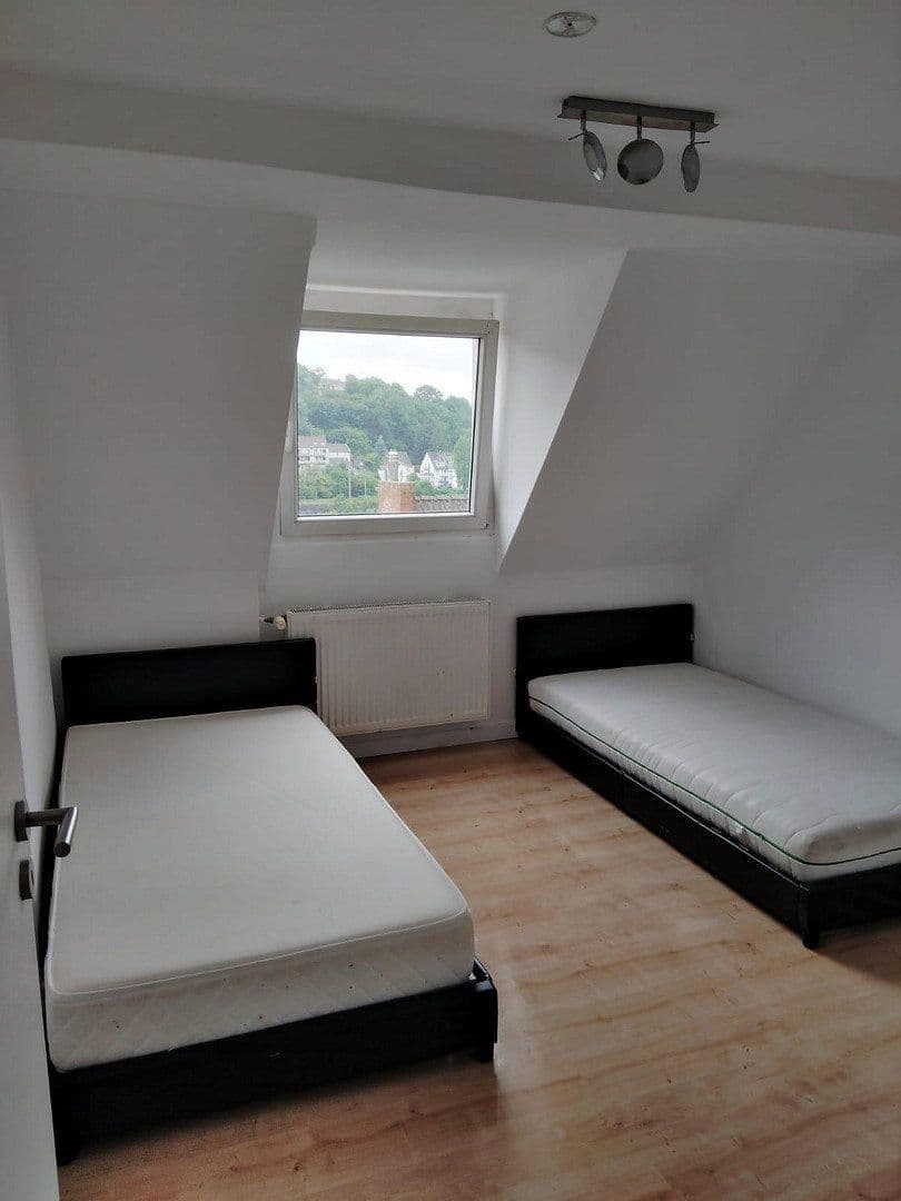 Prenájom bytu 4-izbový 103 m², Anilinstr. 30, Wuppertal, Severné Porýnie - Westfálsko Prenájom bytu 4-izbový 103 m², Anilinstr. 30, Wuppertal, Severné Porýnie - Westfálsko