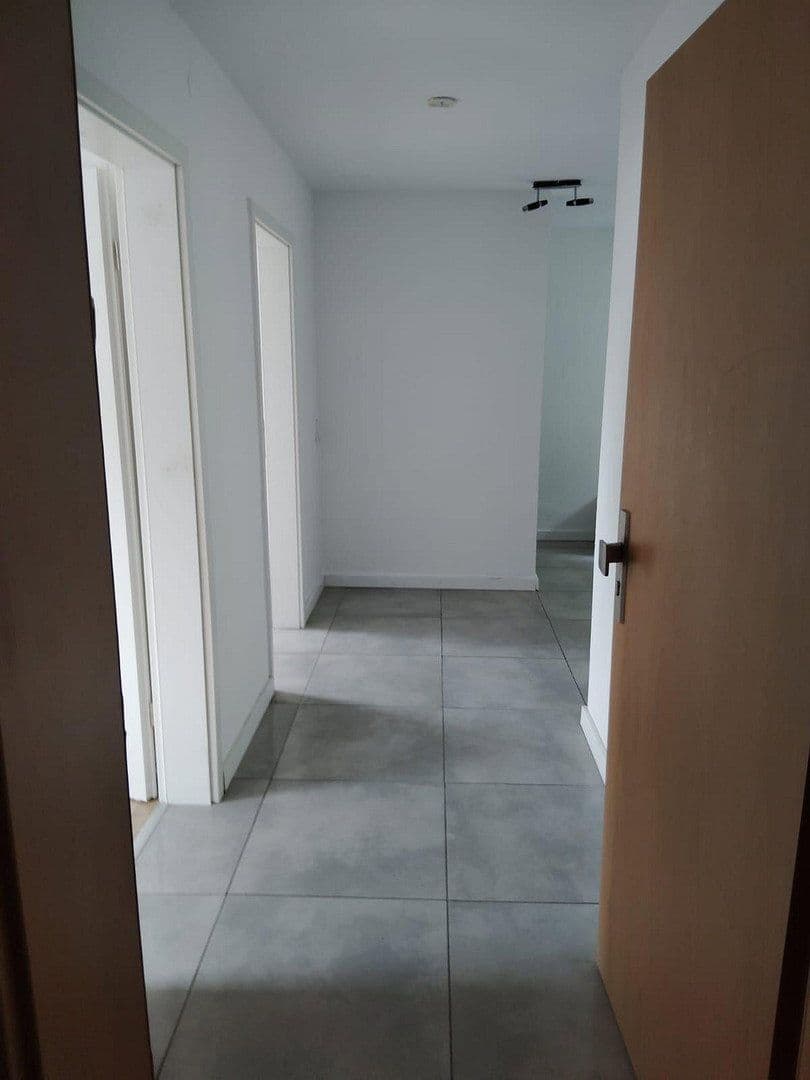 Prenájom bytu 4-izbový 103 m², Anilinstr. 30, Wuppertal, Severné Porýnie - Westfálsko Prenájom bytu 4-izbový 103 m², Anilinstr. 30, Wuppertal, Severné Porýnie - Westfálsko