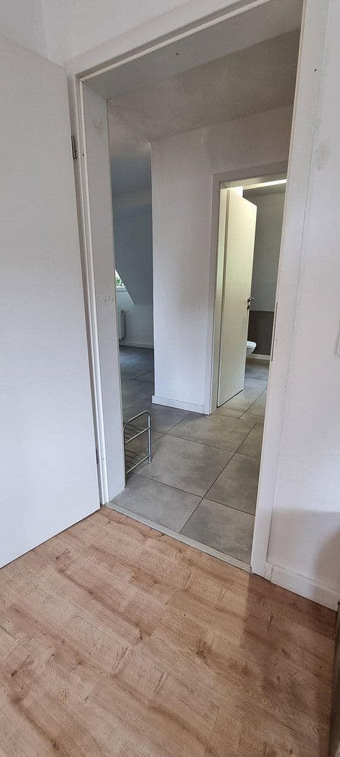 Prenájom bytu 4-izbový 103 m², Anilinstr. 30, Wuppertal, Severné Porýnie - Westfálsko Prenájom bytu 4-izbový 103 m², Anilinstr. 30, Wuppertal, Severné Porýnie - Westfálsko