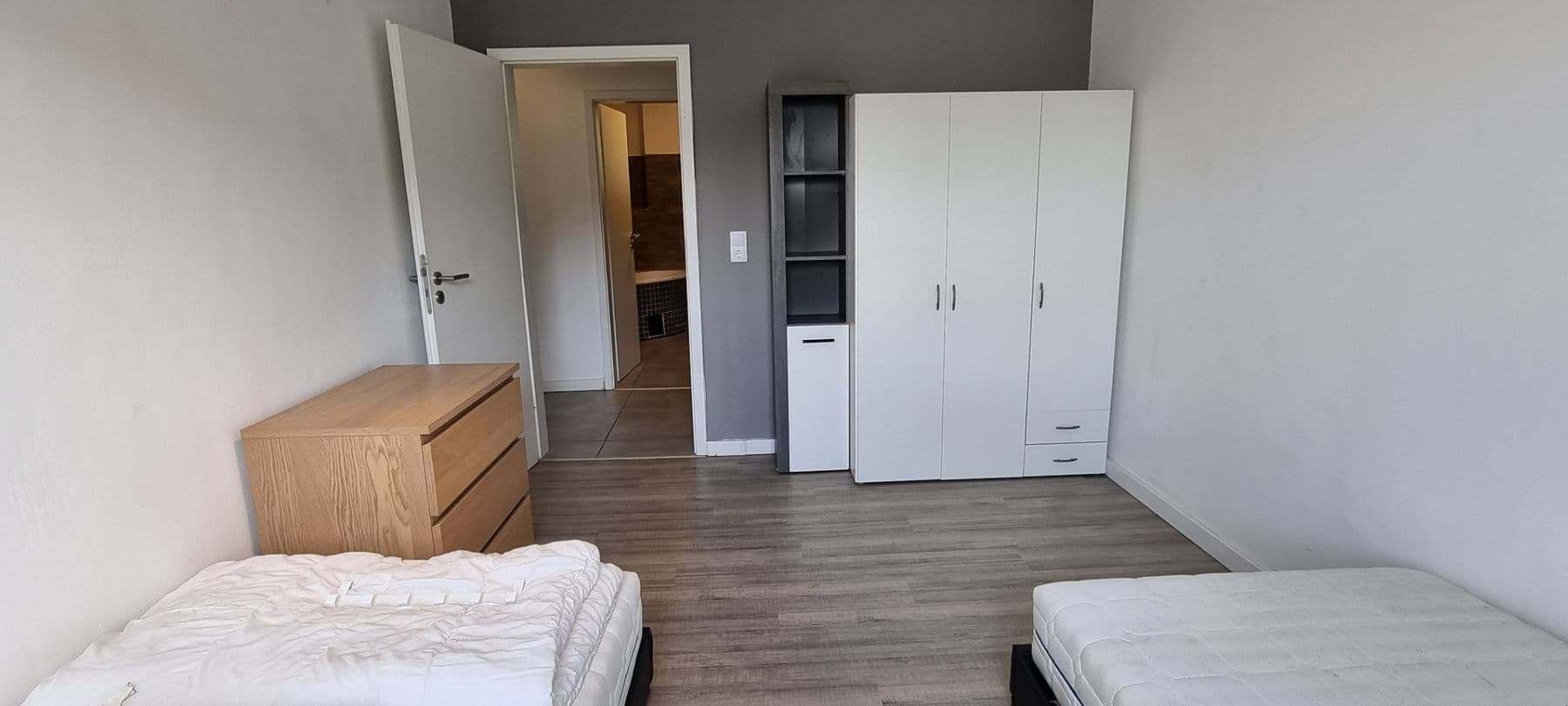 Prenájom bytu 4-izbový 103 m², Anilinstr. 30, Wuppertal, Severné Porýnie - Westfálsko Prenájom bytu 4-izbový 103 m², Anilinstr. 30, Wuppertal, Severné Porýnie - Westfálsko