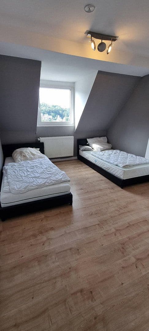 Prenájom bytu 4-izbový 103 m², Anilinstr. 30, Wuppertal, Severné Porýnie - Westfálsko Prenájom bytu 4-izbový 103 m², Anilinstr. 30, Wuppertal, Severné Porýnie - Westfálsko