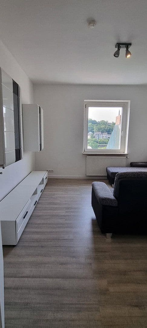 Prenájom bytu 4-izbový 103 m², Anilinstr. 30, Wuppertal, Severné Porýnie - Westfálsko Prenájom bytu 4-izbový 103 m², Anilinstr. 30, Wuppertal, Severné Porýnie - Westfálsko