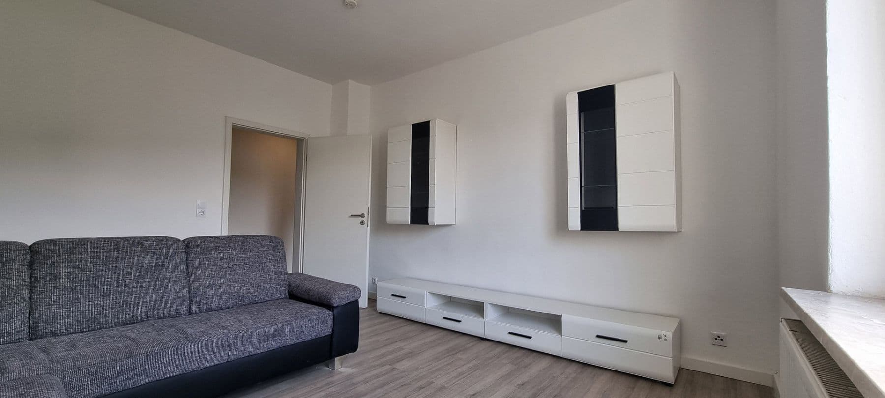 Prenájom bytu 4-izbový 103 m², Anilinstr. 30, Wuppertal, Severné Porýnie - Westfálsko Prenájom bytu 4-izbový 103 m², Anilinstr. 30, Wuppertal, Severné Porýnie - Westfálsko