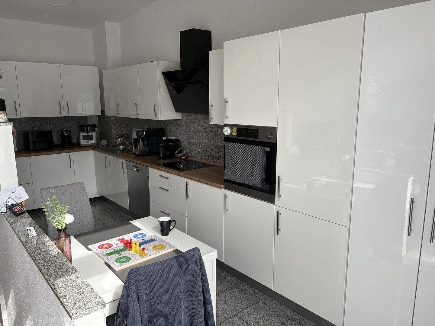 Prenájom bytu 4-izbový 118 m², Alstädter Straße 3a, Hürth, Severné Porýnie - Westfálsko Prenájom bytu 4-izbový 118 m², Alstädter Straße 3a, Hürth, Severné Porýnie - Westfálsko