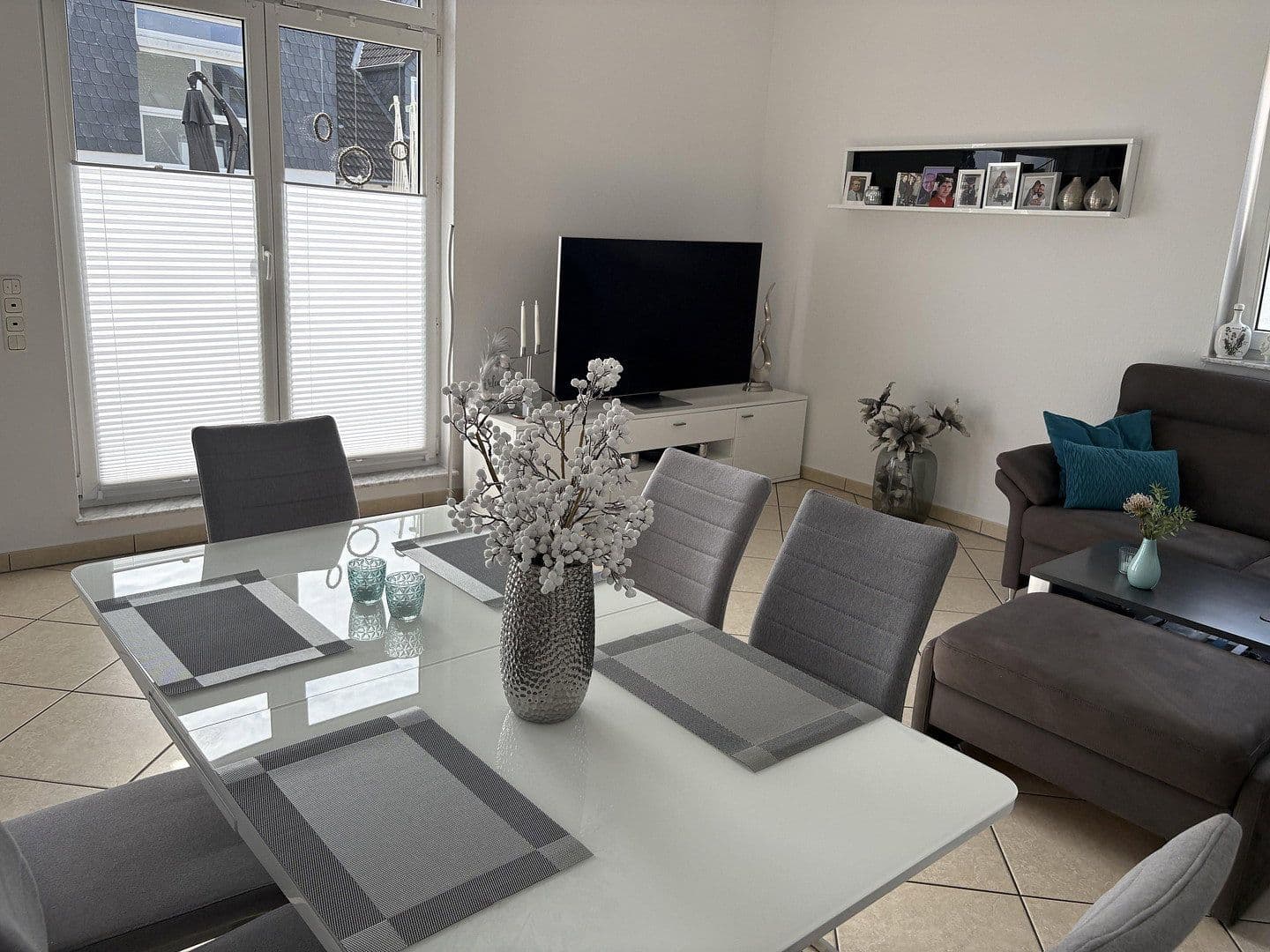 Prenájom bytu 4-izbový 118 m², Alstädter Straße 3a, Hürth, Severné Porýnie - Westfálsko Prenájom bytu 4-izbový 118 m², Alstädter Straße 3a, Hürth, Severné Porýnie - Westfálsko