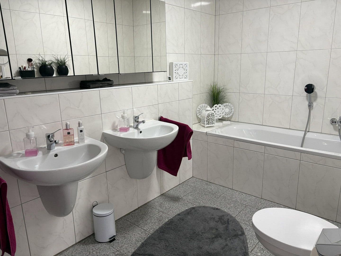 Prenájom bytu 4-izbový 118 m², Alstädter Straße 3a, Hürth, Severné Porýnie - Westfálsko Prenájom bytu 4-izbový 118 m², Alstädter Straße 3a, Hürth, Severné Porýnie - Westfálsko
