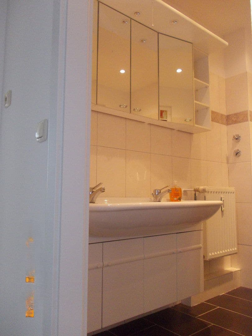 Predaj domu 286 m², pozemok 270 m², Lutherstraße 35, Reichenbach, Sasko Predaj domu 286 m², pozemok 270 m², Lutherstraße 35, Reichenbach, Sasko