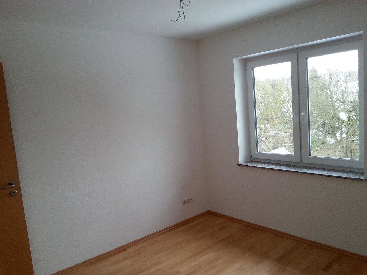 Prenájom bytu 4-izbový 100 m², Eltville am Rhein, Hesensko Prenájom bytu 4-izbový 100 m², Eltville am Rhein, Hesensko