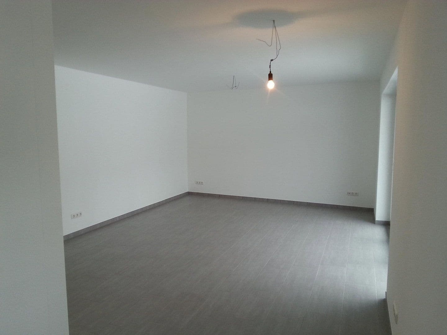 Prenájom bytu 4-izbový 100 m², Eltville am Rhein, Hesensko Prenájom bytu 4-izbový 100 m², Eltville am Rhein, Hesensko