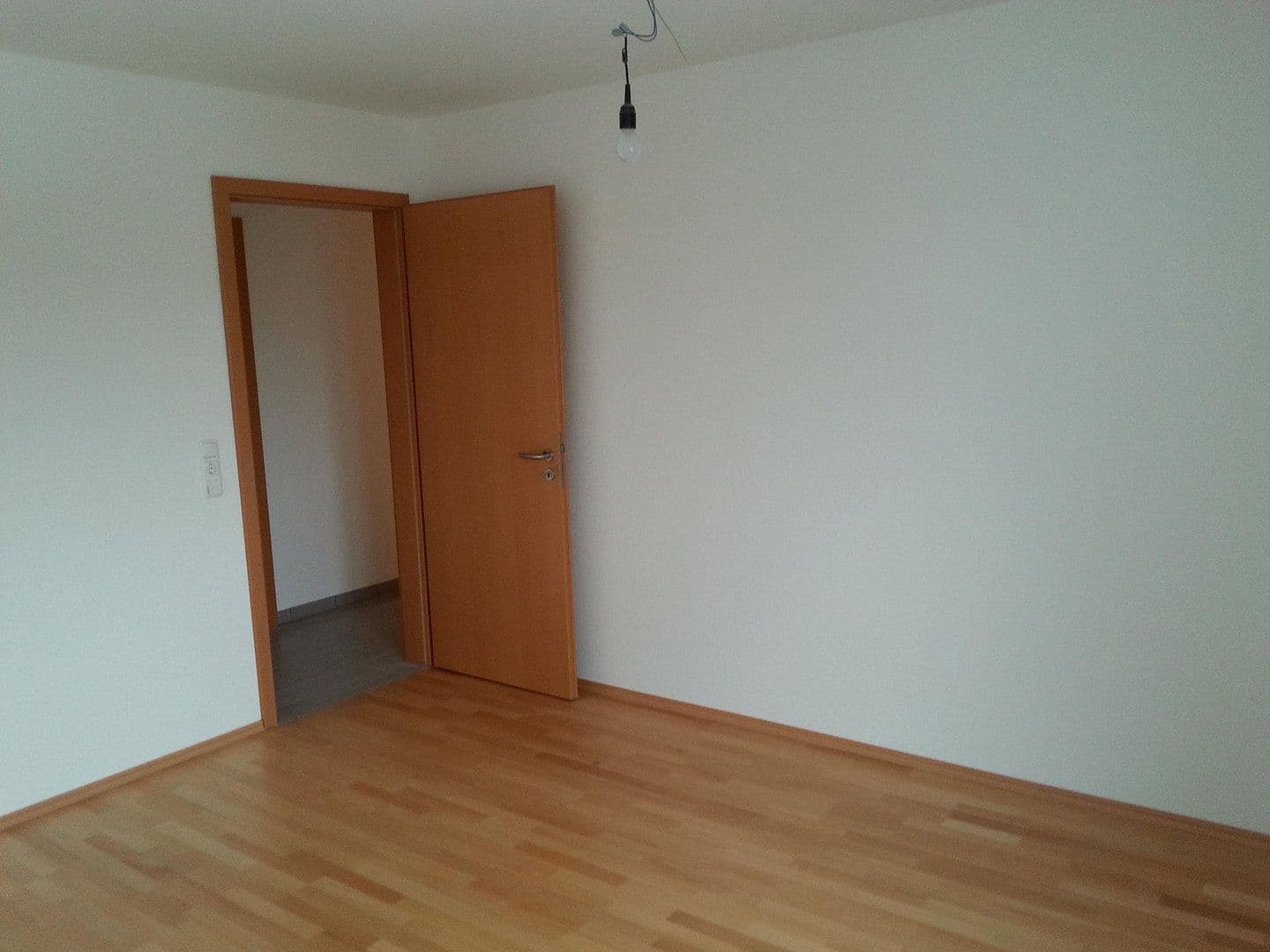 Prenájom bytu 4-izbový 100 m², Eltville am Rhein, Hesensko Prenájom bytu 4-izbový 100 m², Eltville am Rhein, Hesensko