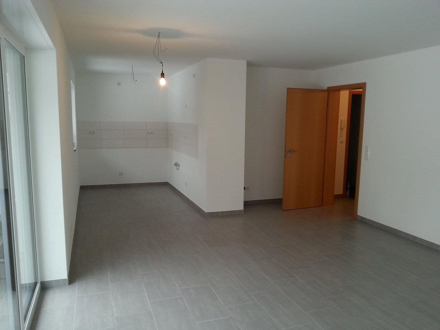 Prenájom bytu 4-izbový 100 m², Eltville am Rhein, Hesensko Prenájom bytu 4-izbový 100 m², Eltville am Rhein, Hesensko
