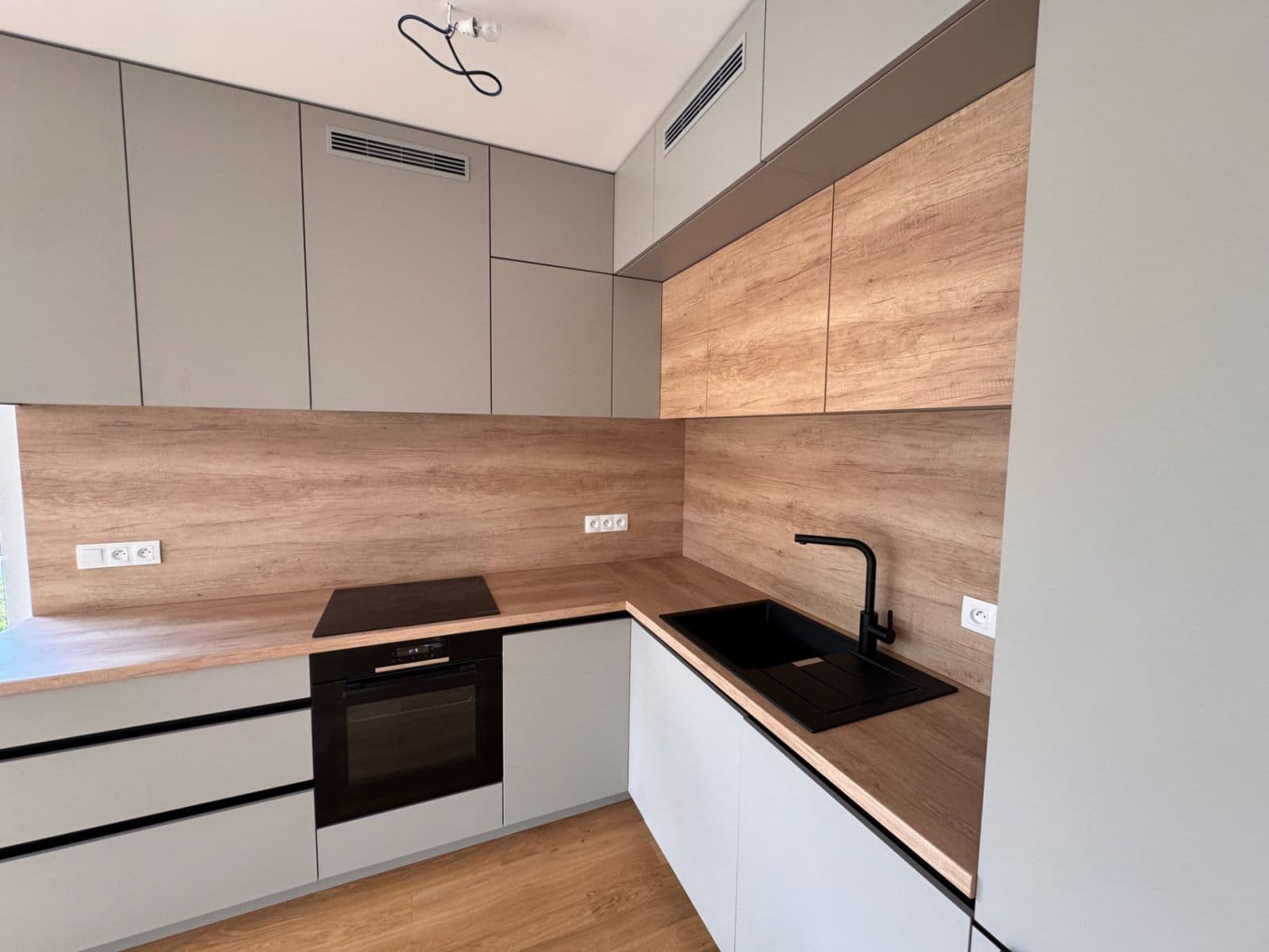 Prenájom bytu 3-izbový 82 m², Kárníkova, Praha, Praha Prenájom bytu 3-izbový 82 m², Kárníkova, Praha, Praha