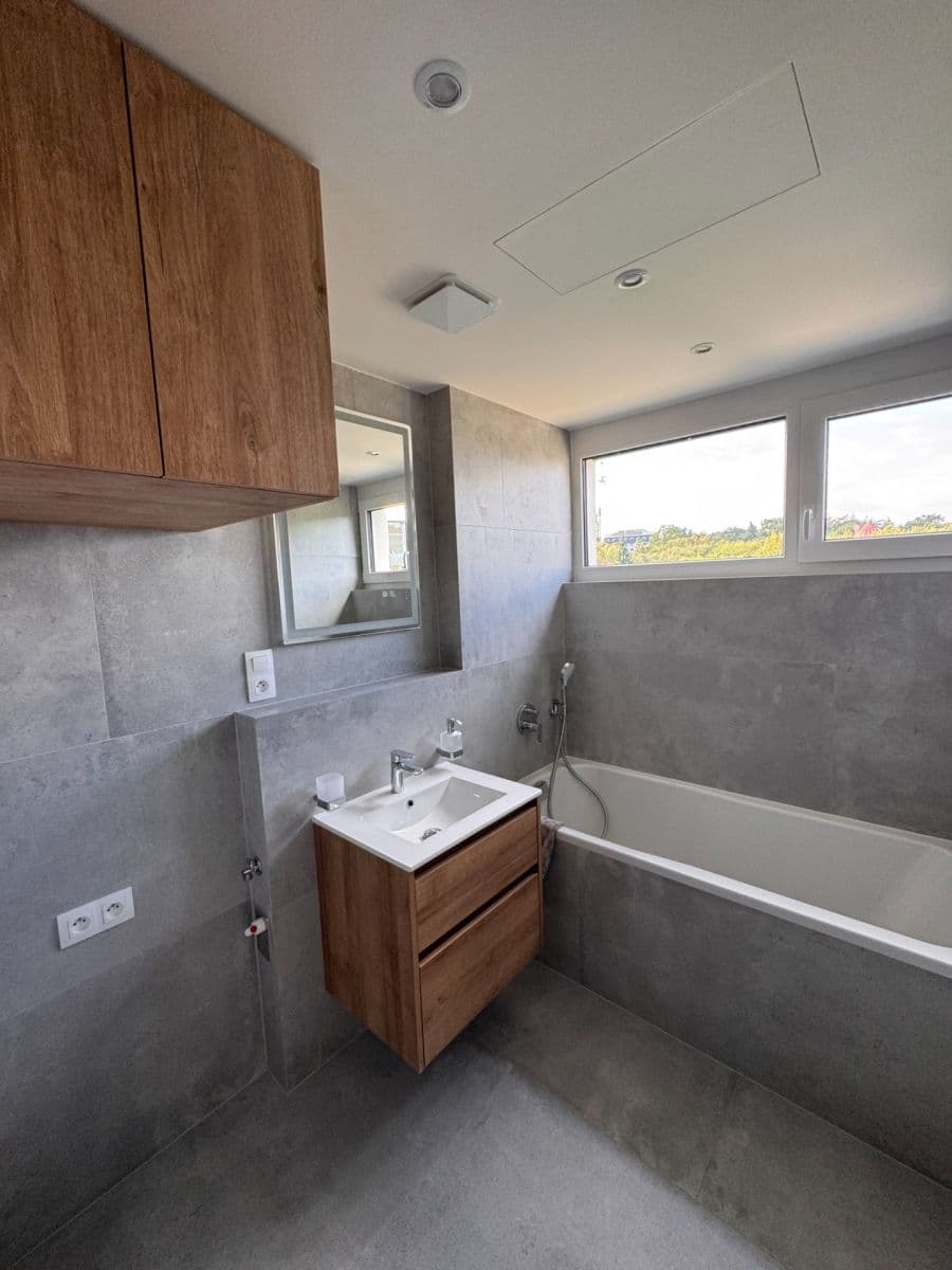 Prenájom bytu 3-izbový 82 m², Kárníkova, Praha, Praha Prenájom bytu 3-izbový 82 m², Kárníkova, Praha, Praha