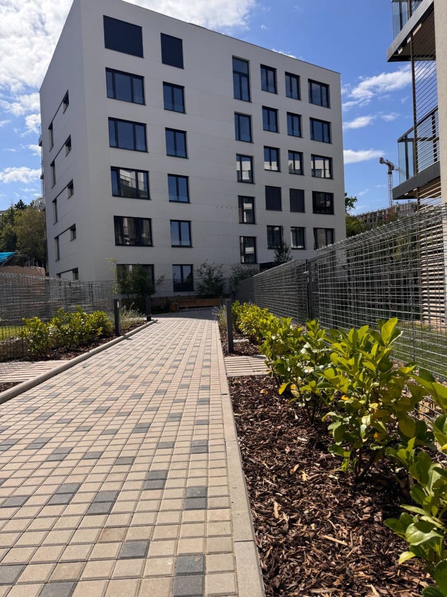 Prenájom bytu 3-izbový 82 m², Kárníkova, Praha, Praha Prenájom bytu 3-izbový 82 m², Kárníkova, Praha, Praha