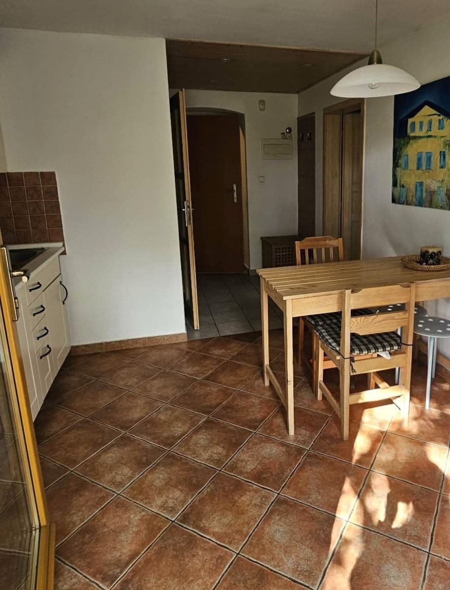Prenájom bytu 1-izbový 32 m², Na Výšině, Karlovy Vary, Karlovarský kraj Prenájom bytu 1-izbový 32 m², Na Výšině, Karlovy Vary, Karlovarský kraj