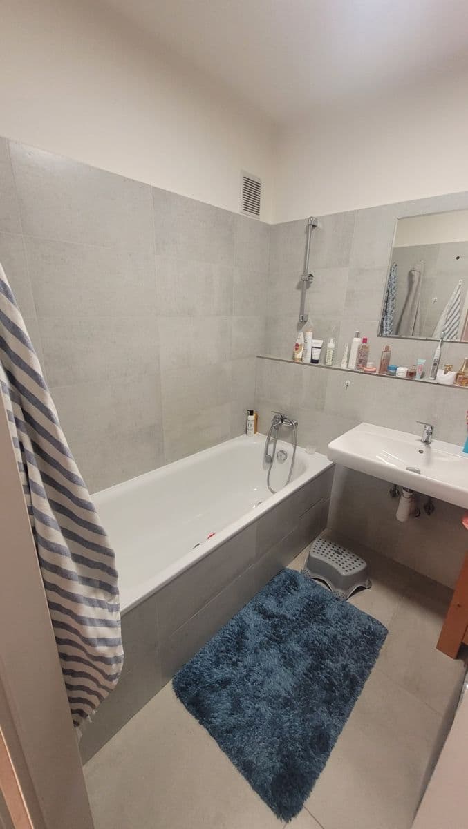 Prenájom bytu 3-izbový 96 m², J. K. Tyla, Horoměřice, Středočeský kraj Prenájom bytu 3-izbový 96 m², J. K. Tyla, Horoměřice, Středočeský kraj