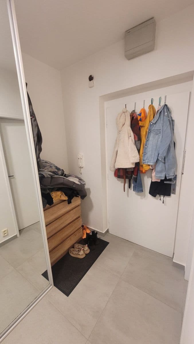 Prenájom bytu 3-izbový 96 m², J. K. Tyla, Horoměřice, Středočeský kraj Prenájom bytu 3-izbový 96 m², J. K. Tyla, Horoměřice, Středočeský kraj