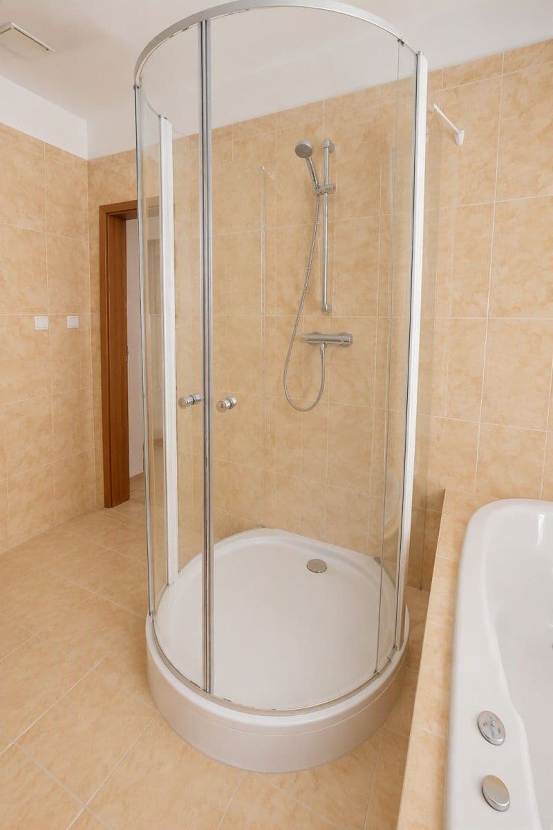 Predaj bytu 4-izbový 131 m², Strojnická, Praha, Praha Predaj bytu 4-izbový 131 m², Strojnická, Praha, Praha