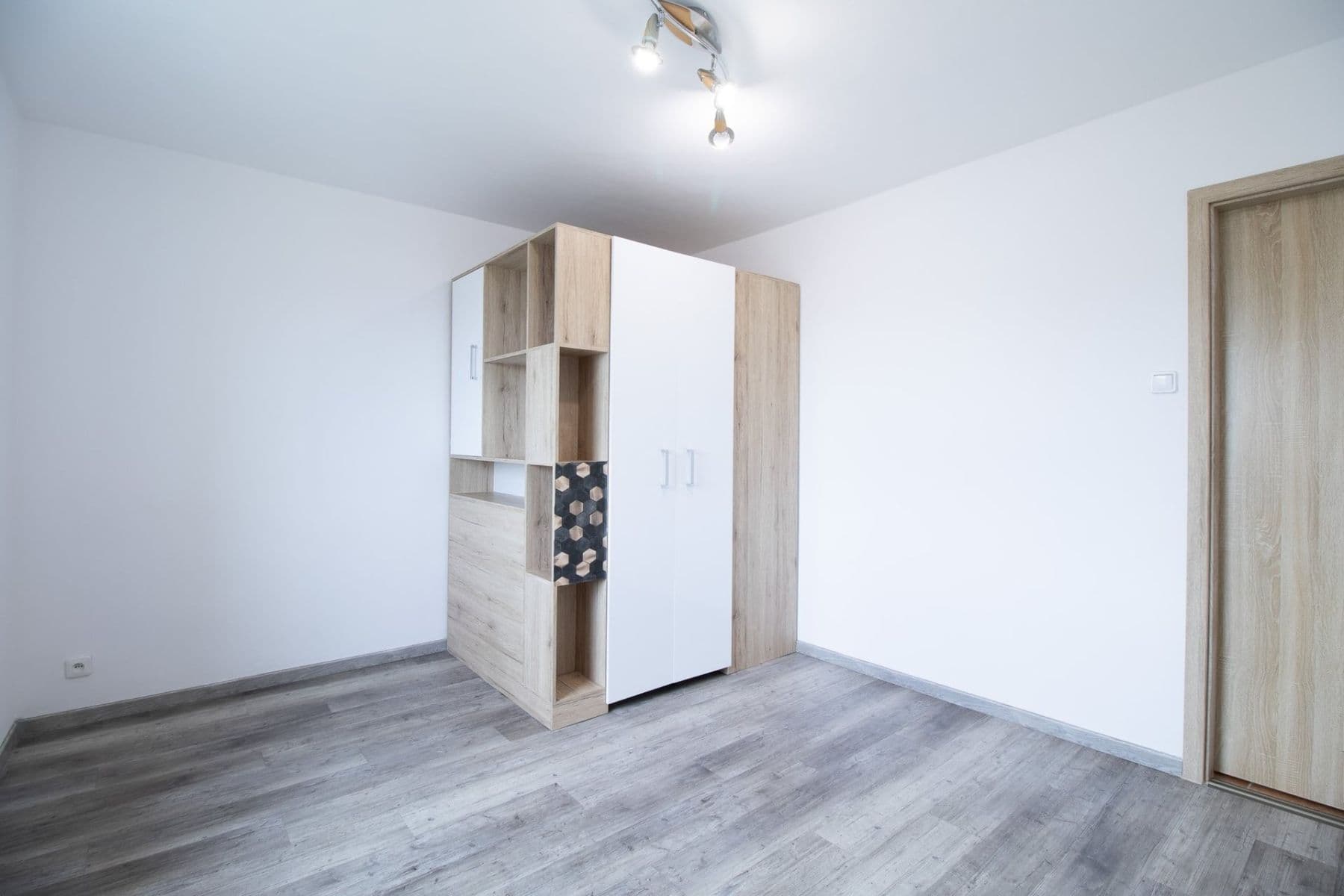 Prenájom bytu 3-izbový 65 m², Zalužanská, Mladá Boleslav, Středočeský kraj Prenájom bytu 3-izbový 65 m², Zalužanská, Mladá Boleslav, Středočeský kraj
