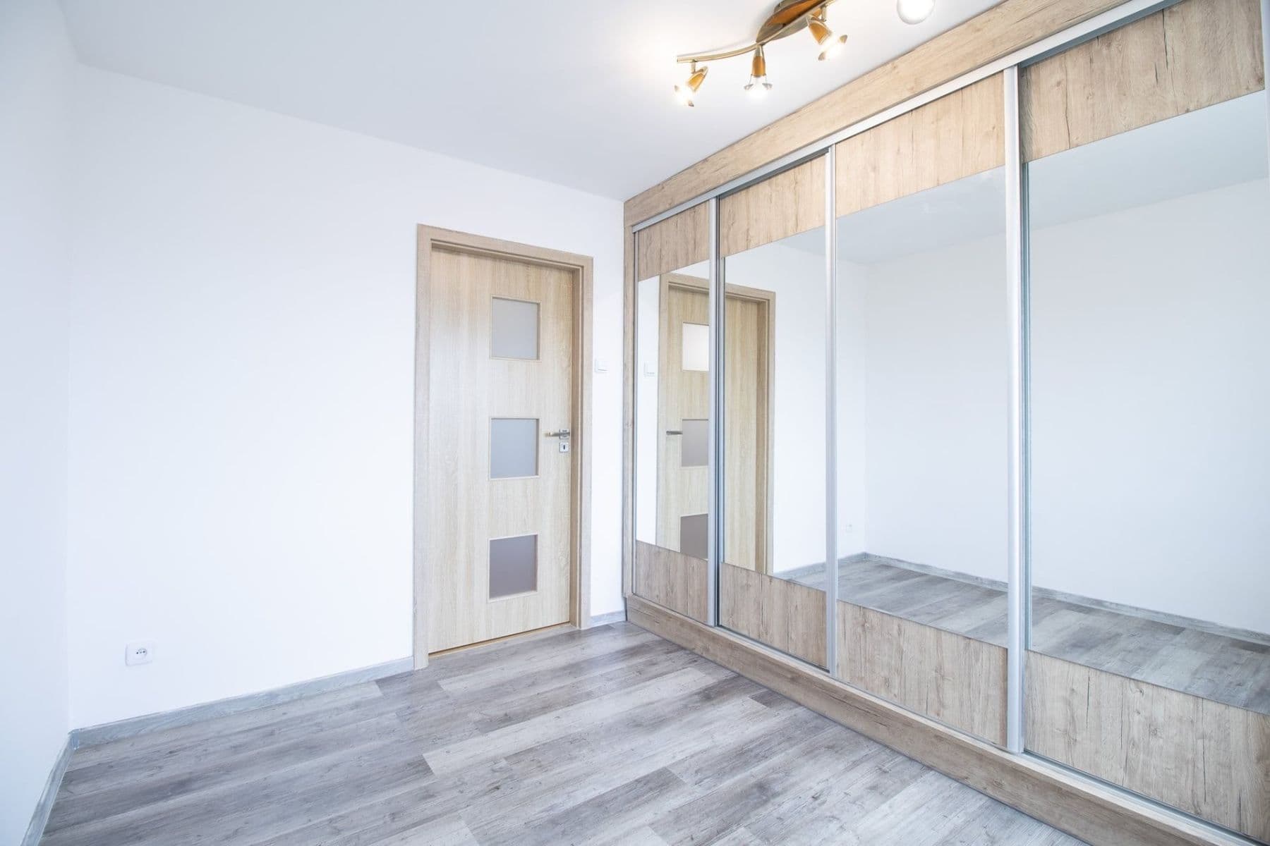 Prenájom bytu 3-izbový 65 m², Zalužanská, Mladá Boleslav, Středočeský kraj Prenájom bytu 3-izbový 65 m², Zalužanská, Mladá Boleslav, Středočeský kraj