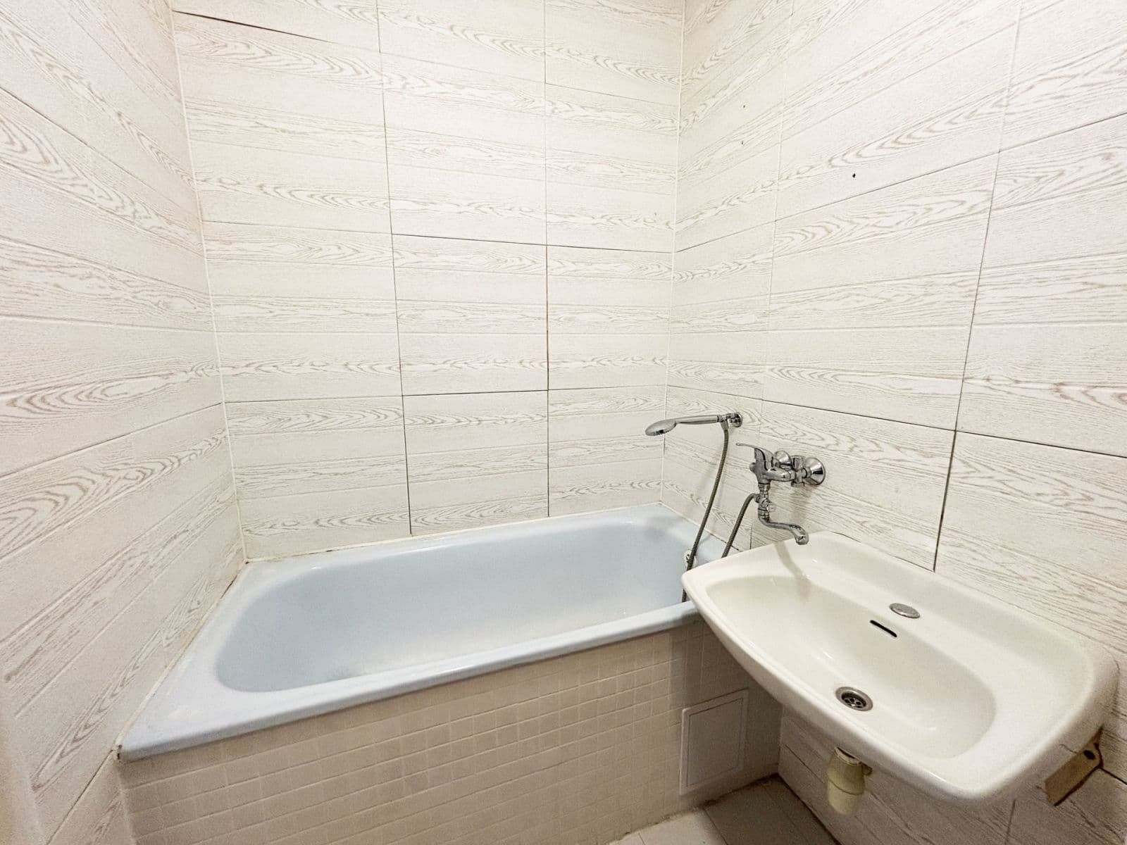 Prenájom bytu 2-izbový 57 m², Káranská, Praha, Praha Prenájom bytu 2-izbový 57 m², Káranská, Praha, Praha