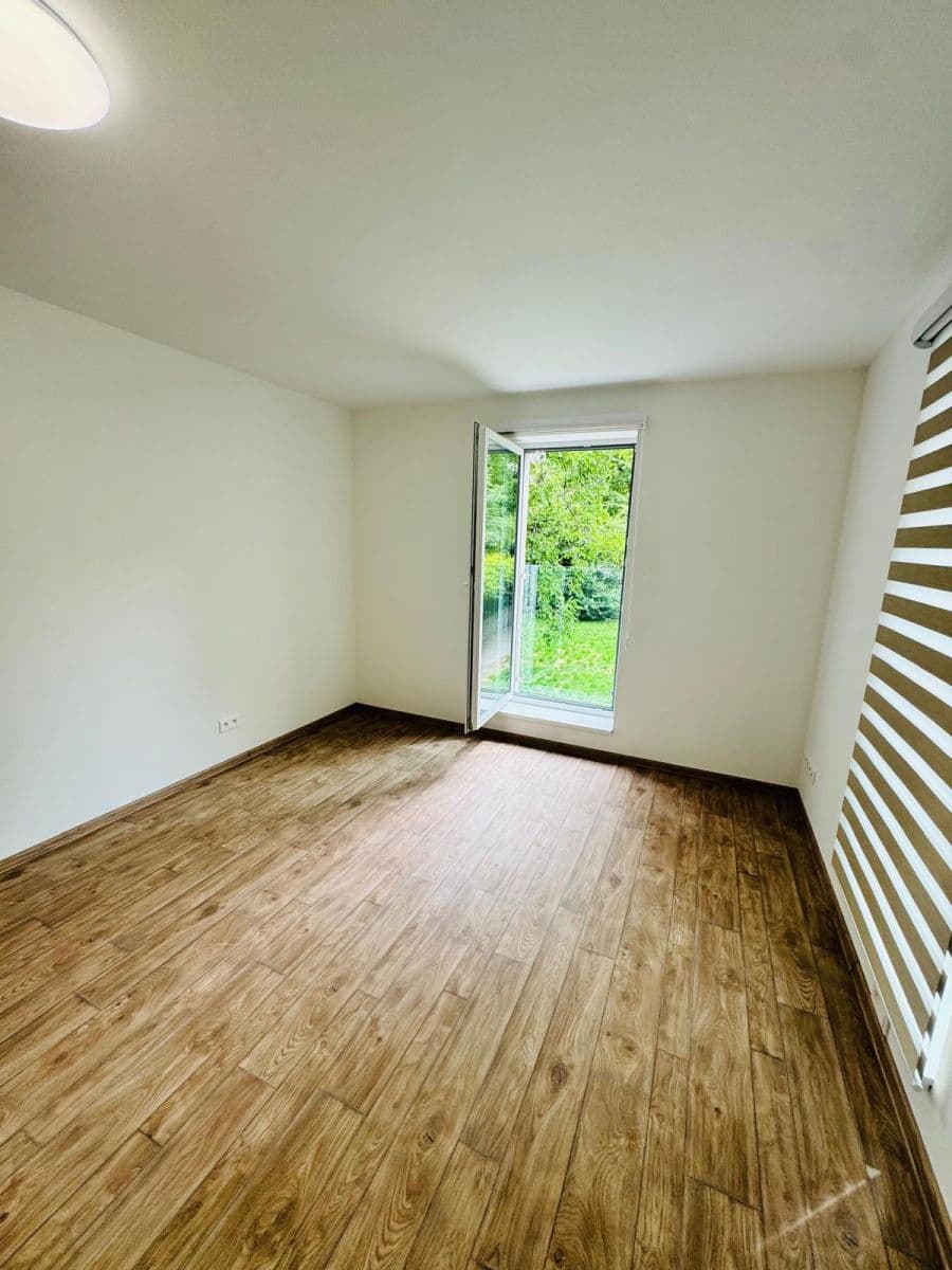 Prenájom bytu 2-izbový 55 m², Lorencova, Zlín, Zlínský kraj Prenájom bytu 2-izbový 55 m², Lorencova, Zlín, Zlínský kraj