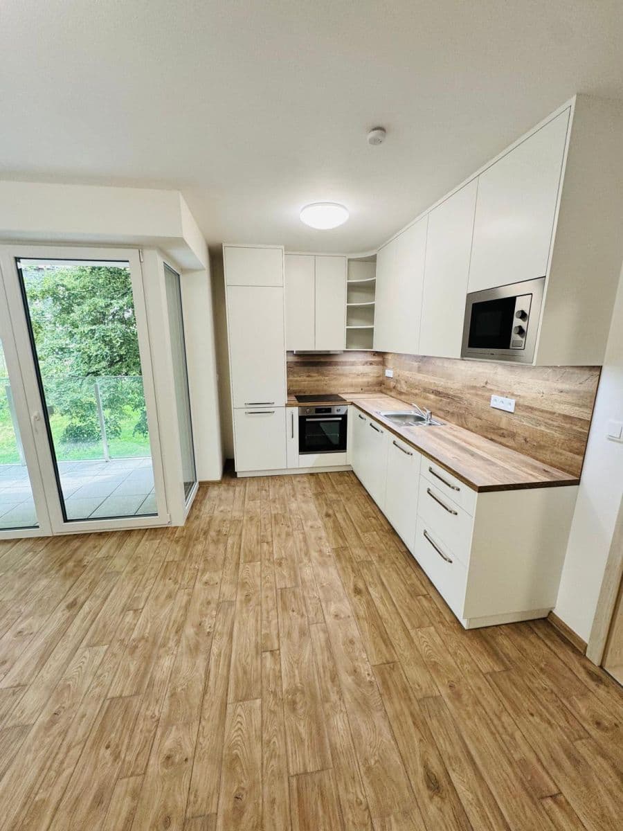 Prenájom bytu 2-izbový 55 m², Lorencova, Zlín, Zlínský kraj Prenájom bytu 2-izbový 55 m², Lorencova, Zlín, Zlínský kraj