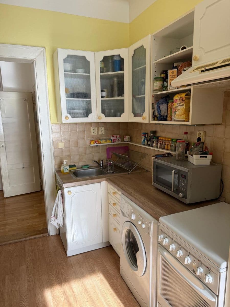 Prenájom bytu 1-izbový 38 m², Seifertova, Praha, Praha Prenájom bytu 1-izbový 38 m², Seifertova, Praha, Praha
