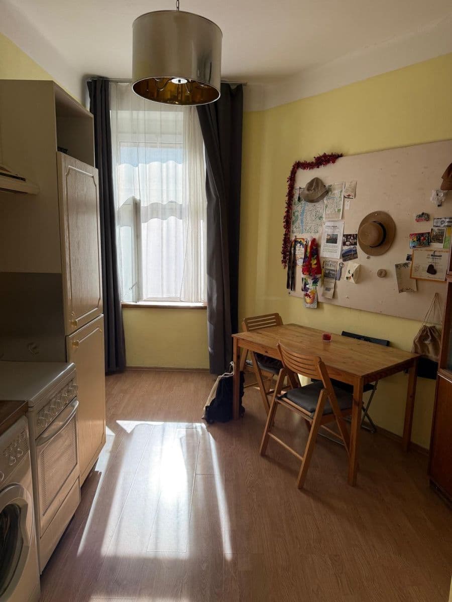 Prenájom bytu 1-izbový 38 m², Seifertova, Praha, Praha Prenájom bytu 1-izbový 38 m², Seifertova, Praha, Praha