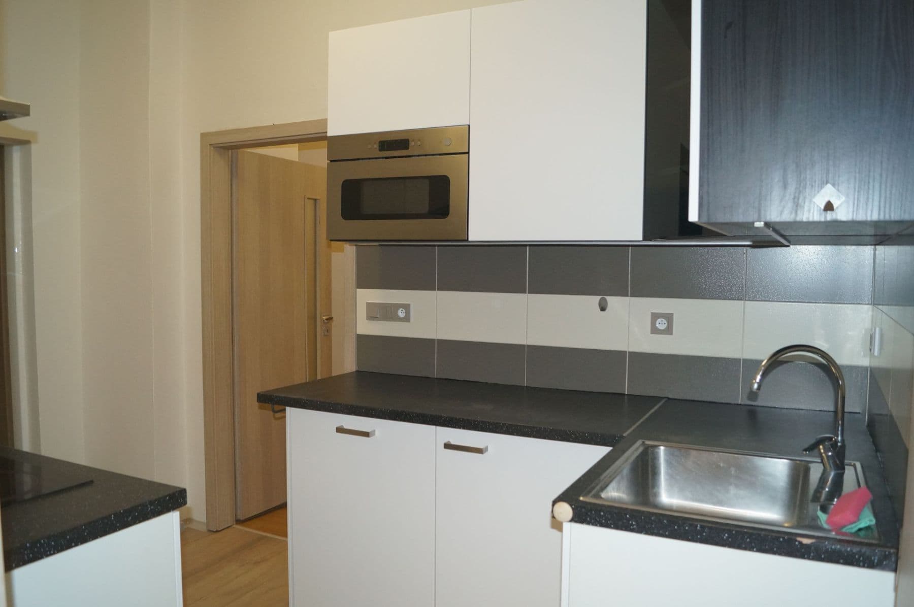 Prenájom kancelárie 52 m², Heřmanova, Praha, Praha Prenájom kancelárie 52 m², Heřmanova, Praha, Praha
